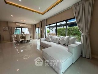 For rent 4 bedrooms house in Bang Kapi, Bangkok