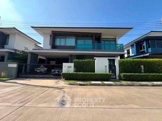 For rent 4 bedrooms house in Bang Kapi, Bangkok