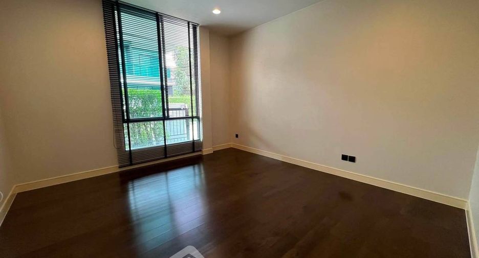 For rent 4 bedrooms house in Bang Kapi, Bangkok