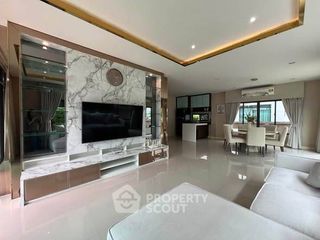 For rent 4 bedrooms house in Bang Kapi, Bangkok
