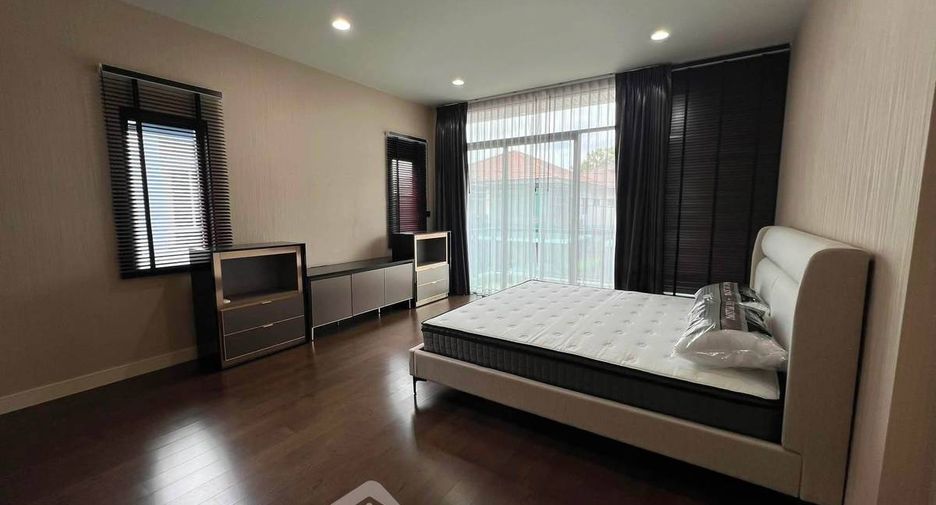 For rent 4 bedrooms house in Bang Kapi, Bangkok