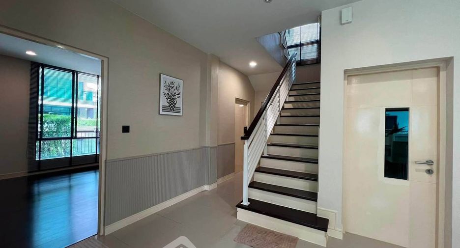 For rent 4 bedrooms house in Bang Kapi, Bangkok