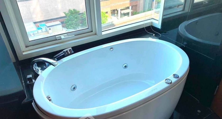 For rent 2 bedrooms condo in Sathon, Bangkok
