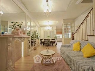 For rent 3 bedrooms townhouse in Yan Nawa, Bangkok