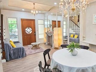 For rent 3 bedrooms townhouse in Yan Nawa, Bangkok