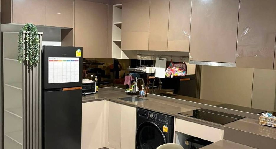 For rent 2 bedrooms condo in Bang Rak, Bangkok