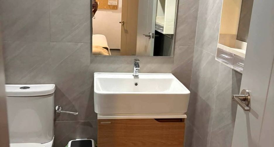 For rent 2 bedrooms condo in Bang Rak, Bangkok