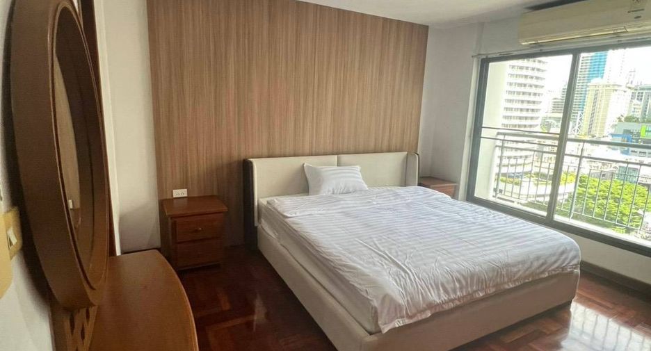 For rent 2 bedrooms condo in Watthana, Bangkok