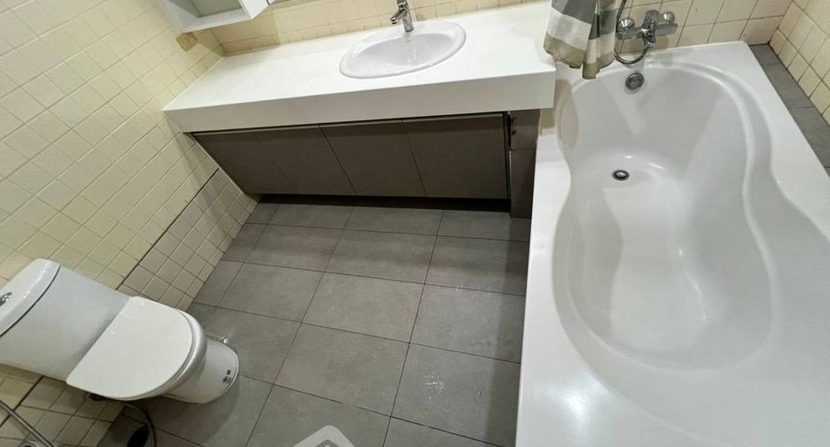 For rent 2 bedrooms condo in Watthana, Bangkok