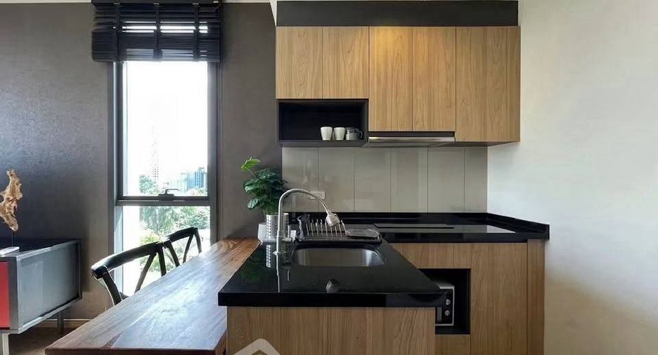 For rent 2 bedrooms condo in Watthana, Bangkok