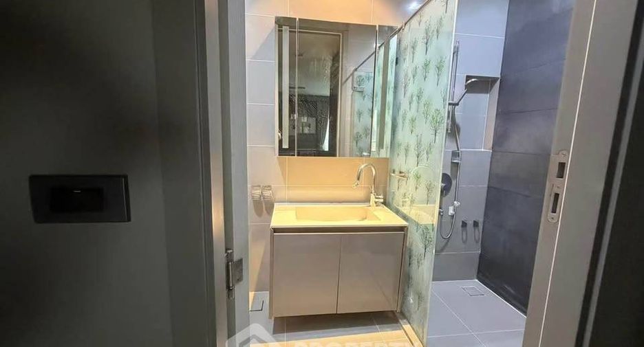 For rent 2 bedrooms condo in Bang Rak, Bangkok