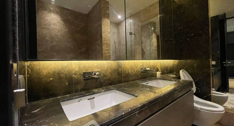 For rent 2 bedrooms condo in Pathum Wan, Bangkok