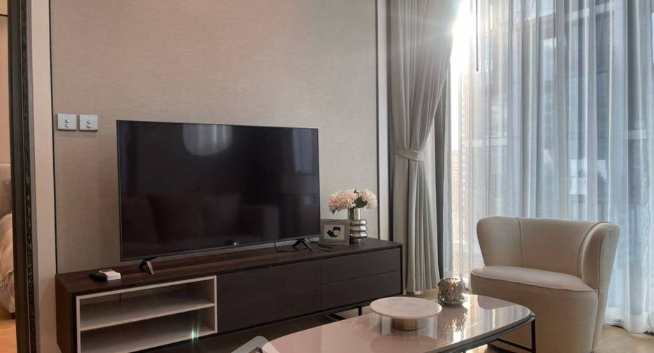 For rent 2 bedrooms condo in Pathum Wan, Bangkok