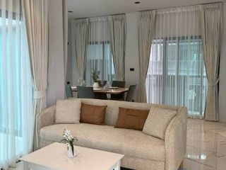 For rent 4 bedrooms house in Huai Khwang, Bangkok