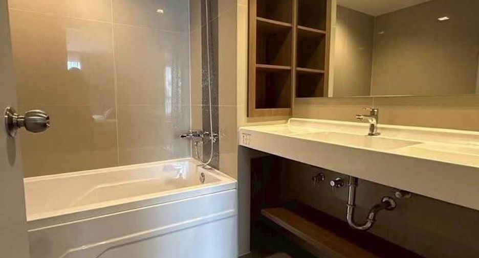 For rent 1 bed condo in Phra Khanong, Bangkok