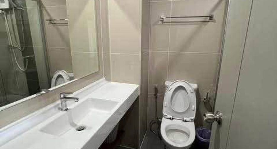For rent 2 bedrooms condo in Bang Kapi, Bangkok