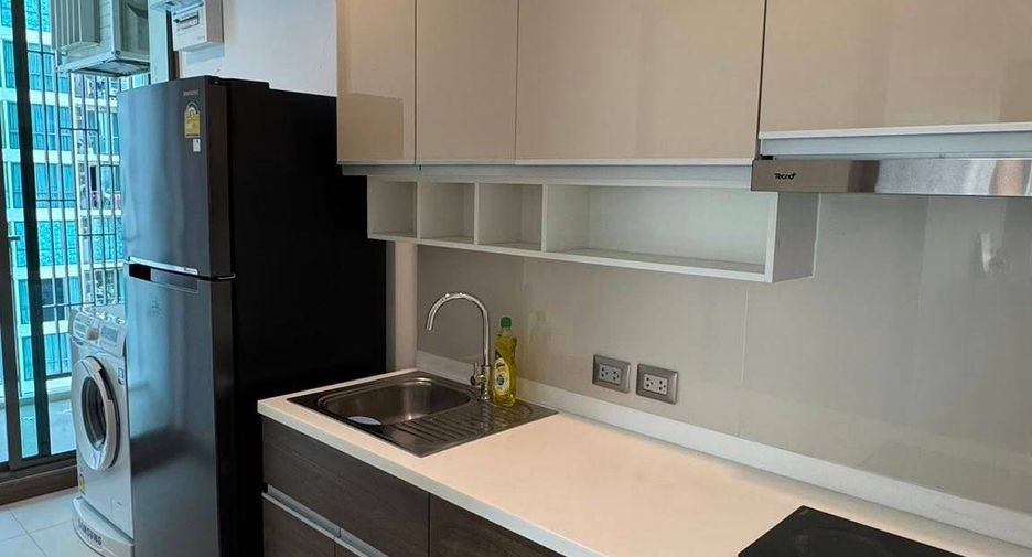 For rent 2 bedrooms condo in Watthana, Bangkok