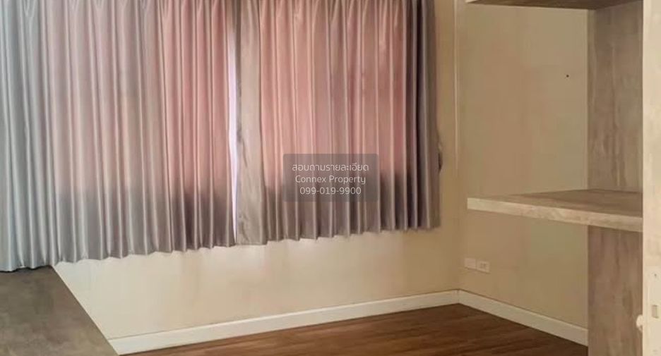 For rent 2 bedrooms townhouse in Bang Khun Thian, Bangkok
