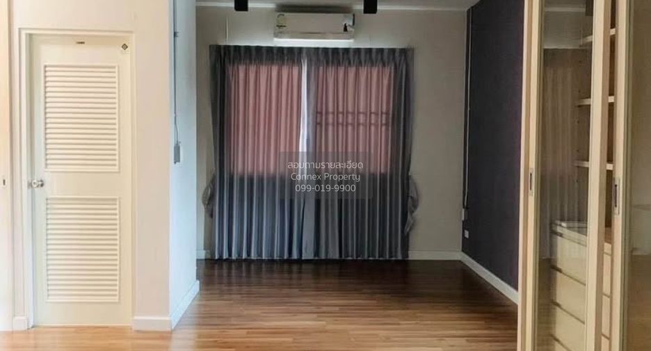 For rent 2 bedrooms townhouse in Bang Khun Thian, Bangkok