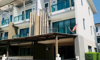 For rent 2 bedrooms townhouse in Bang Khun Thian, Bangkok