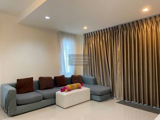 For rent 3 bedrooms townhouse in Suan Luang, Bangkok