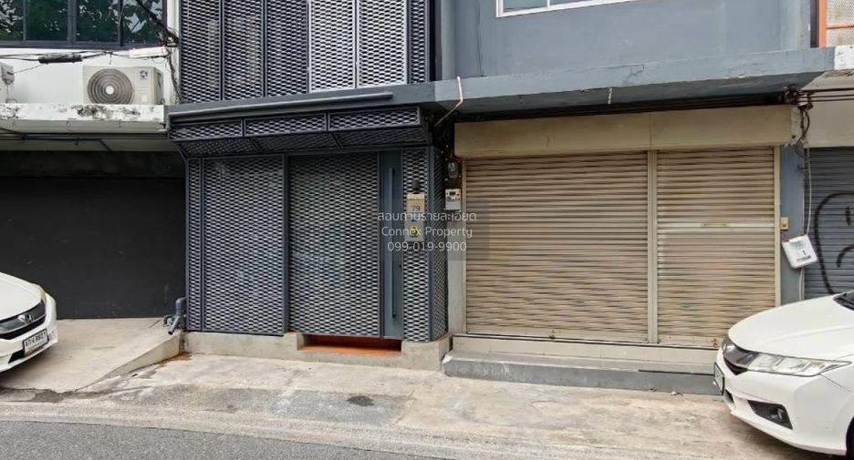 For rent 4 bedrooms retail Space in Khlong Toei, Bangkok