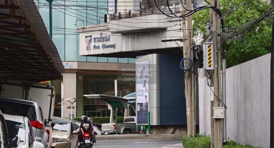 For rent 4 bedrooms retail Space in Khlong Toei, Bangkok