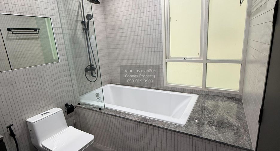 For rent 2 bedrooms condo in Pathum Wan, Bangkok