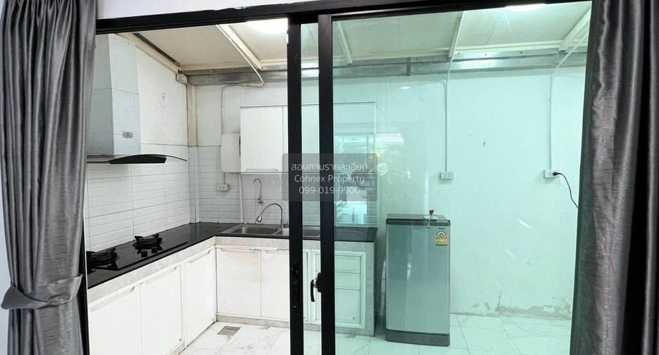 For rent 3 bedrooms townhouse in Bang Phli, Samut Prakan