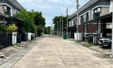 For rent 3 bedrooms townhouse in Bang Phli, Samut Prakan