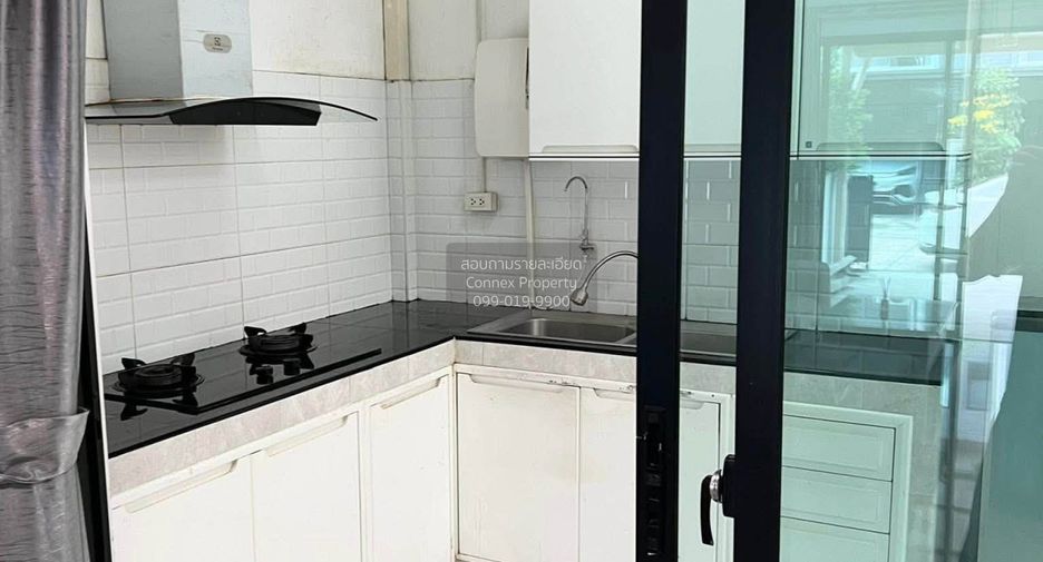 For rent 3 bedrooms townhouse in Bang Phli, Samut Prakan