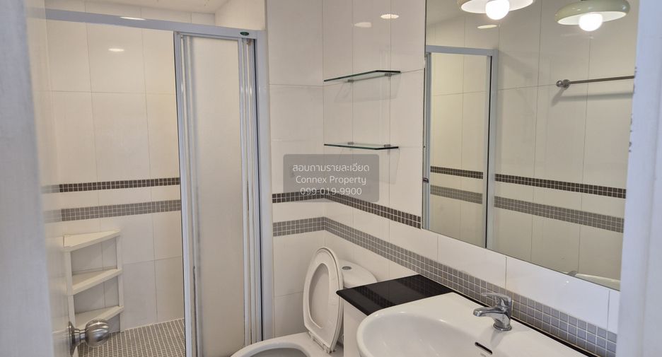 For rent 2 bedrooms condo in Yan Nawa, Bangkok