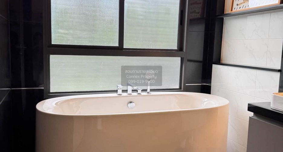 For rent 4 bedrooms house in Bang Kapi, Bangkok