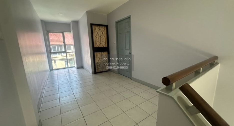 For rent 5 bedrooms townhouse in Wang Thonglang, Bangkok