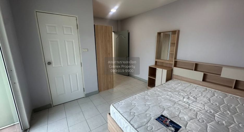 For rent 5 bedrooms townhouse in Wang Thonglang, Bangkok