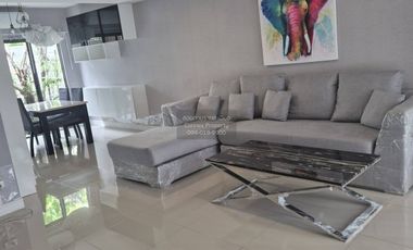 For rent 3 bedrooms townhouse in Chom Thong, Bangkok