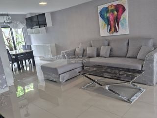 For rent 3 bedrooms townhouse in Chom Thong, Bangkok