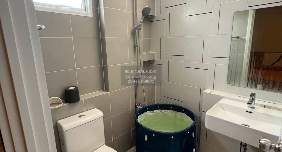 For rent 3 bedrooms townhouse in Mueang Pathum Thani, Pathum Thani