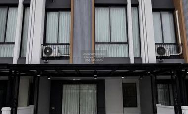 For rent 4 bedrooms townhouse in Bang Phli, Samut Prakan