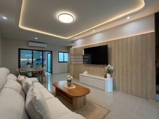 For rent 3 bedrooms townhouse in Bang Phli, Samut Prakan