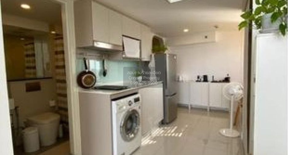 For rent 2 bedrooms condo in Sathon, Bangkok