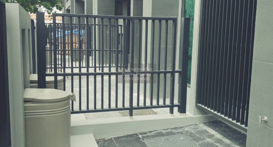 For rent 3 bedrooms townhouse in Don Mueang, Bangkok