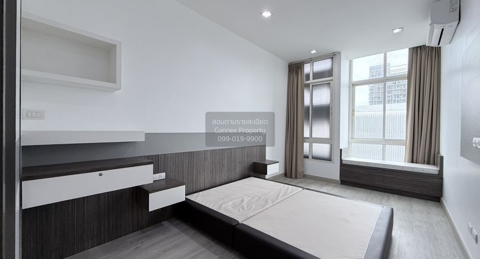 For rent 2 bedrooms condo in Phra Khanong, Bangkok
