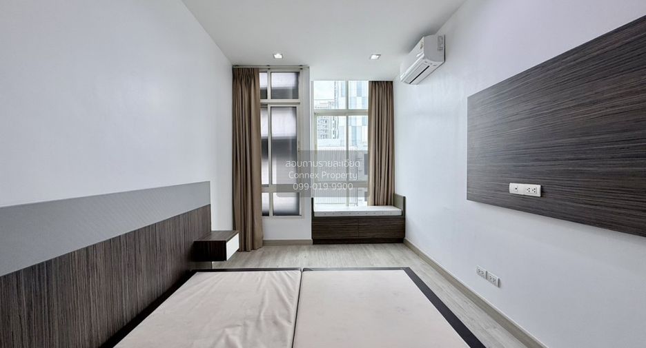 For rent 2 bedrooms condo in Phra Khanong, Bangkok