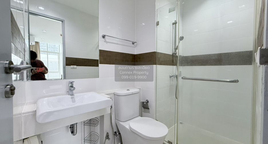 For rent 2 bedrooms condo in Phra Khanong, Bangkok