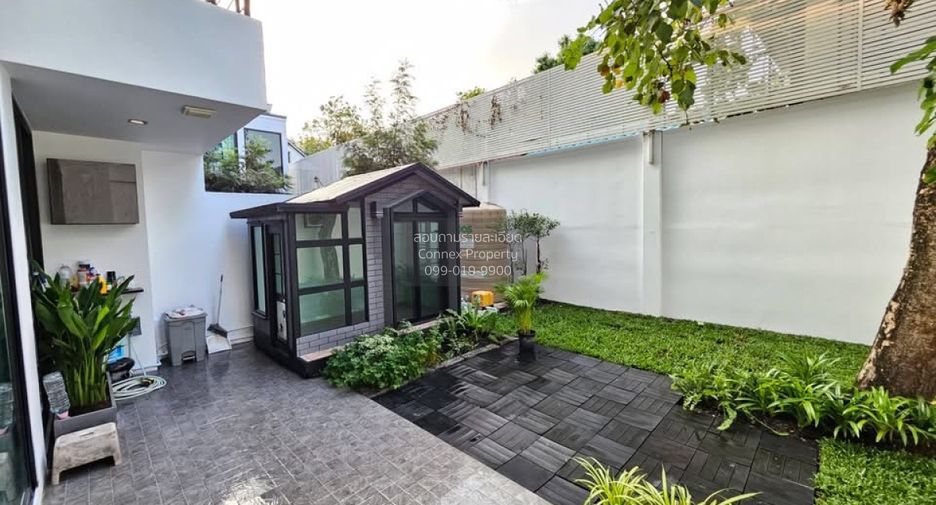 For rent 3 bedrooms townhouse in Lat Phrao, Bangkok