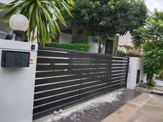 For rent 3 bedrooms house in Saphan Sung, Bangkok