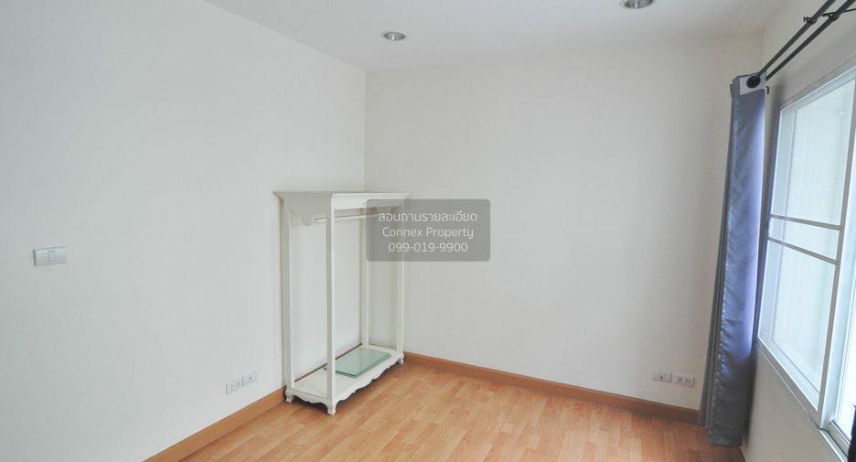 For rent 3 bedrooms townhouse in Bang Khen, Bangkok