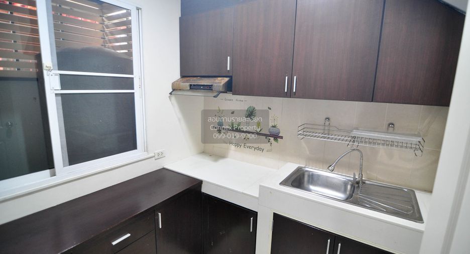 For rent 3 bedrooms townhouse in Bang Khen, Bangkok