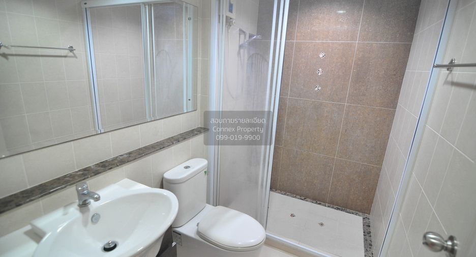 For rent 3 bedrooms townhouse in Bang Khen, Bangkok